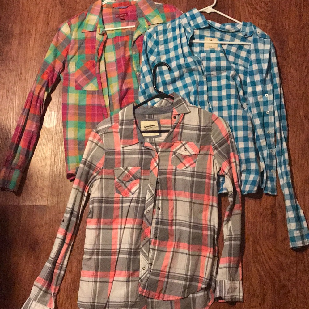 3 flannels all for 10$